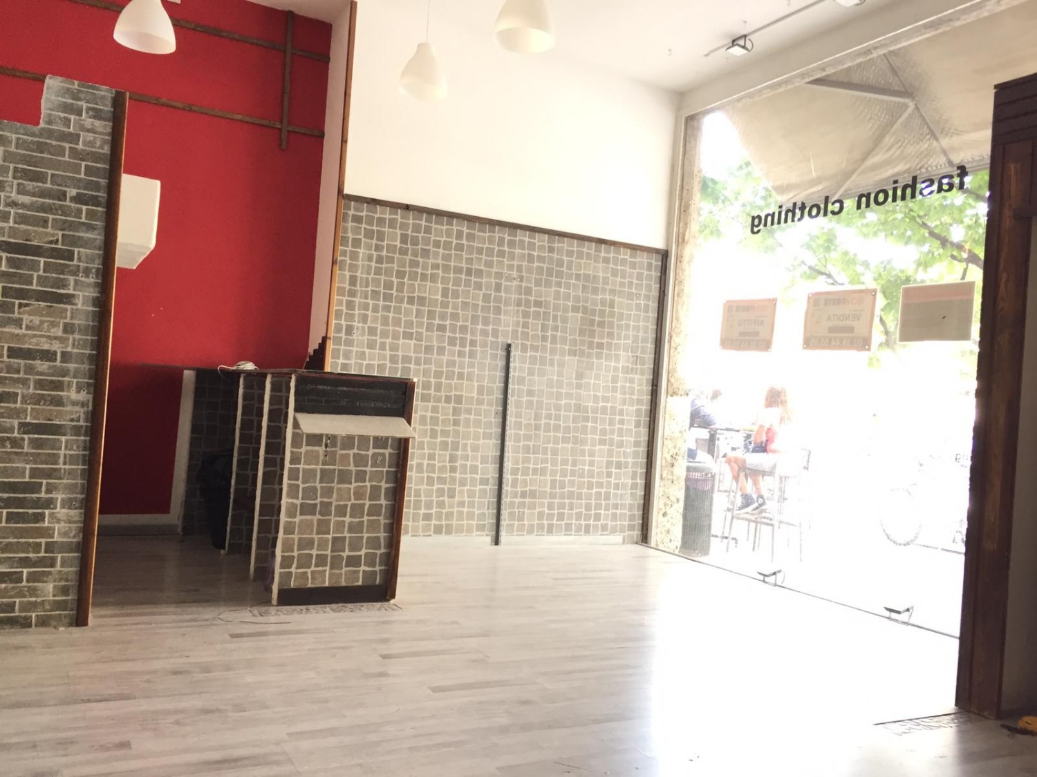 MAGENTA NEGOZIO IN PIAZZA LIBERAZIONE € 165.000