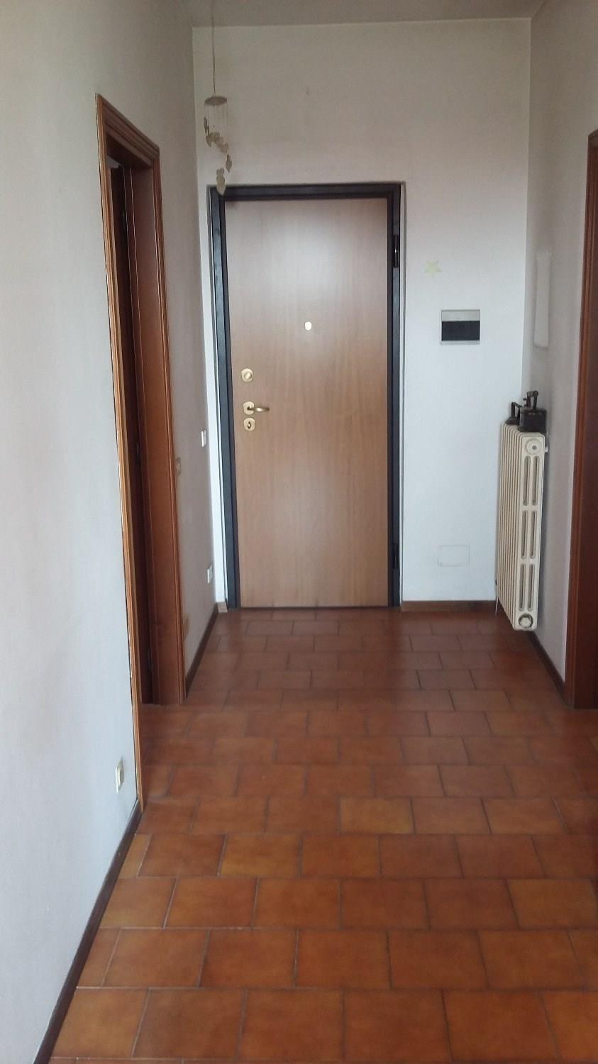 T3265 Inveruno: 3 locali + box doppio € 130.000