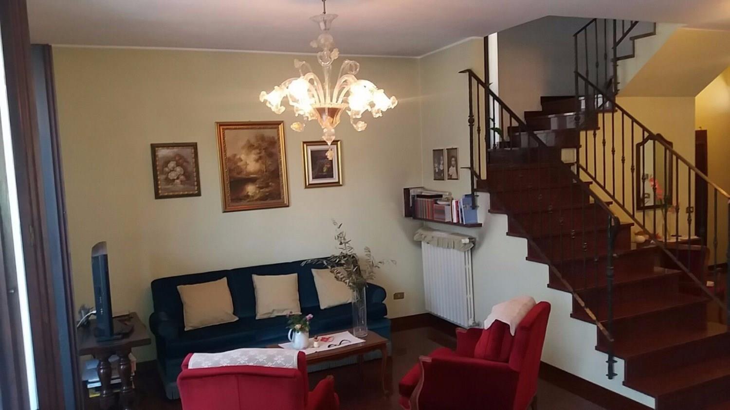 T528 MAGENTA: Casa indipendente con giardino € 300.000