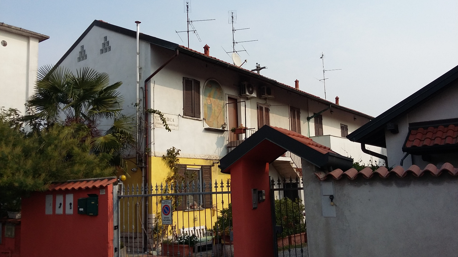 A227 Marcallo: 2 locali in corte arredato € 450