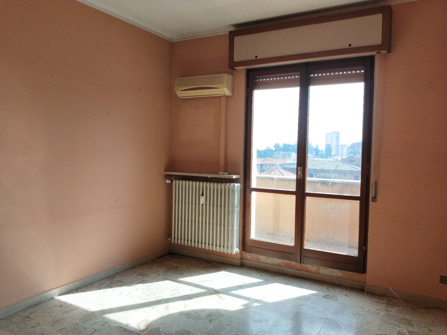 A2339 Abbiategrasso: 2 locali € 450 + box a parte