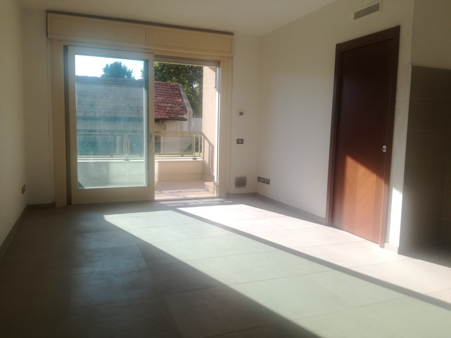 T3310 MAGENTA: TRILOCALE NUOVO CON BOX € 165.000