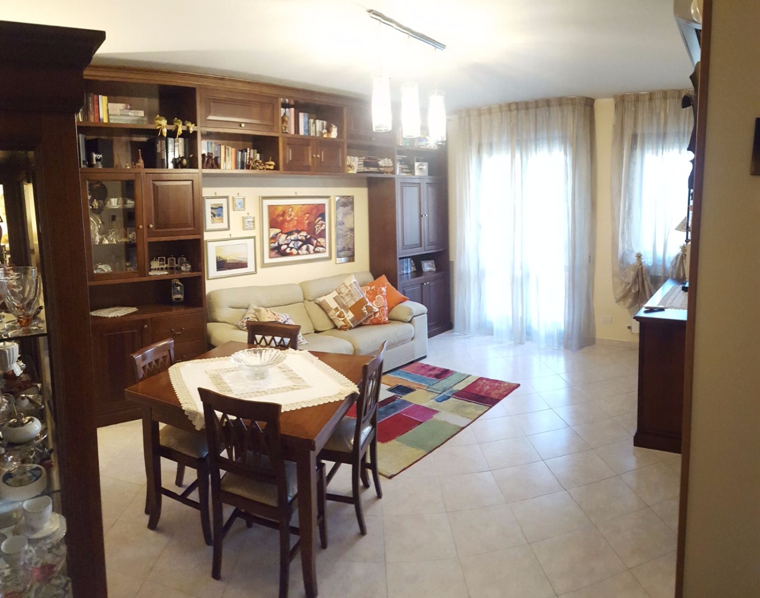 T3268 CORBETTA: 3 LOCALI CON DOPPI SERVIZI € 153.000