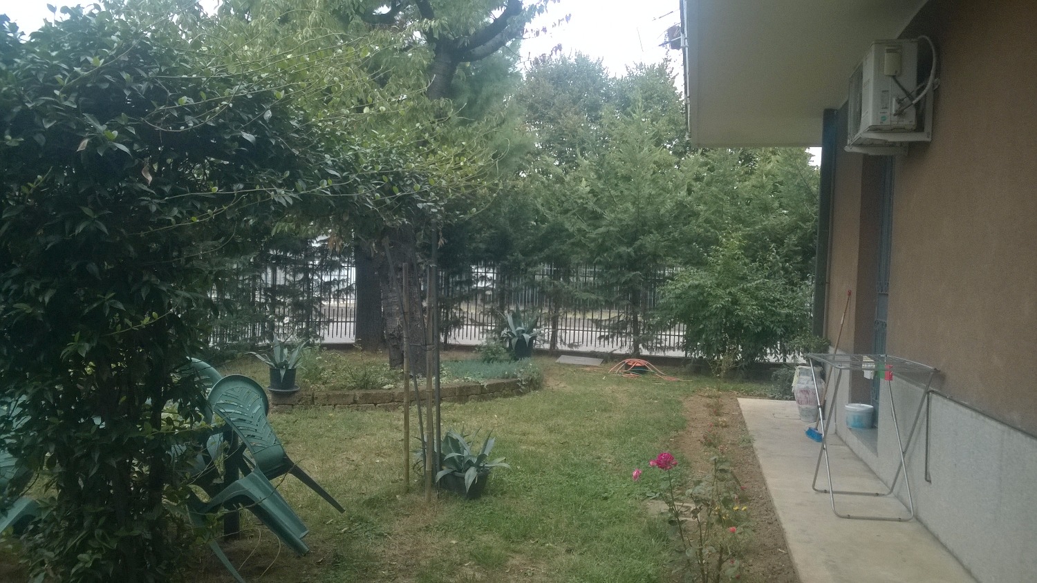 A2301 Magenta: Bilocale arredato con giardino € 600