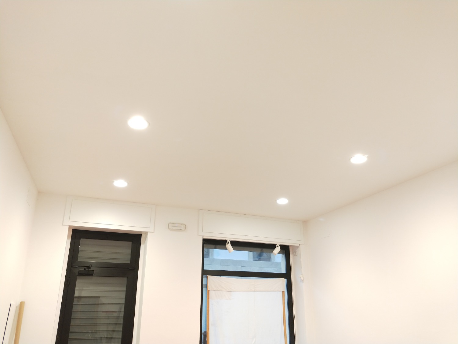 XA102 Magenta Centro: NEGOZIO/UFFICIO con vetrina € 600