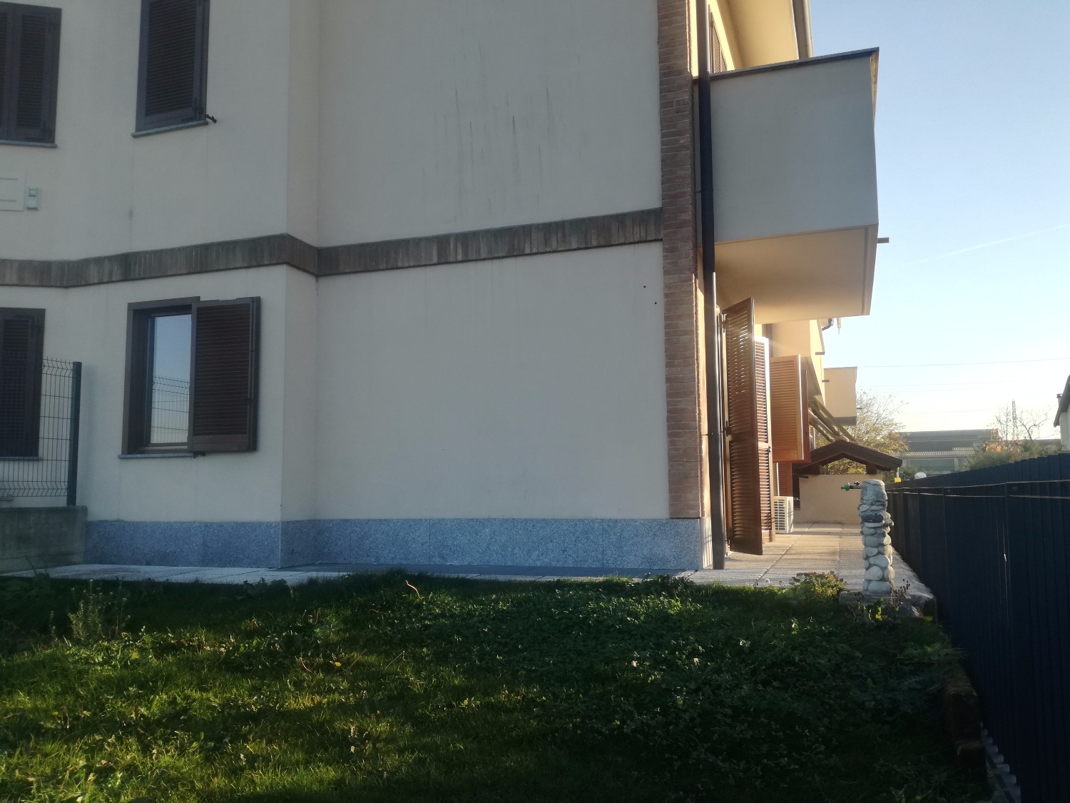 Rif. A3181 MAGENTA: Trilocale con giardino € 650