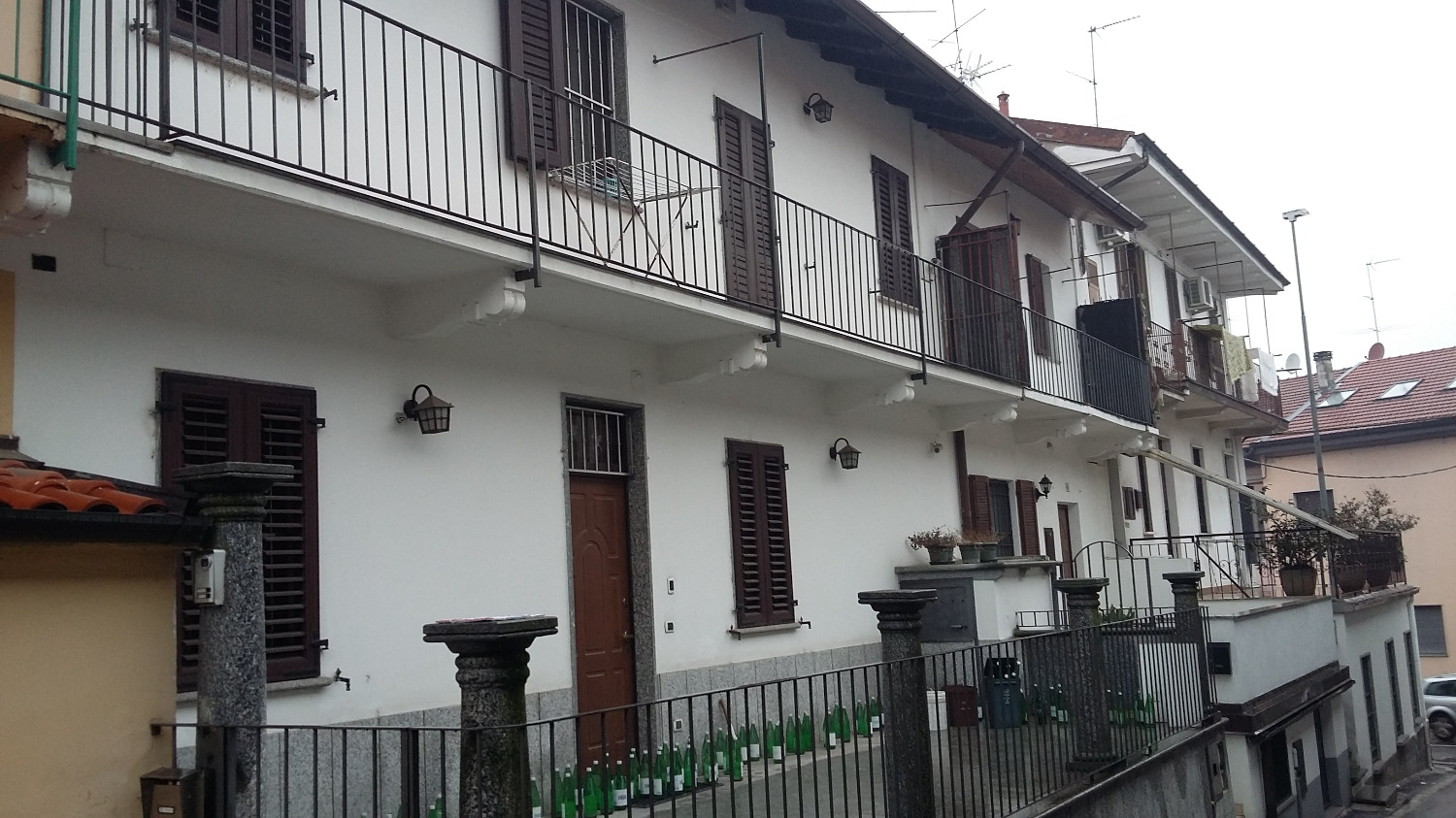 T3269 Magenta: 3 locali in corte € 205.000
