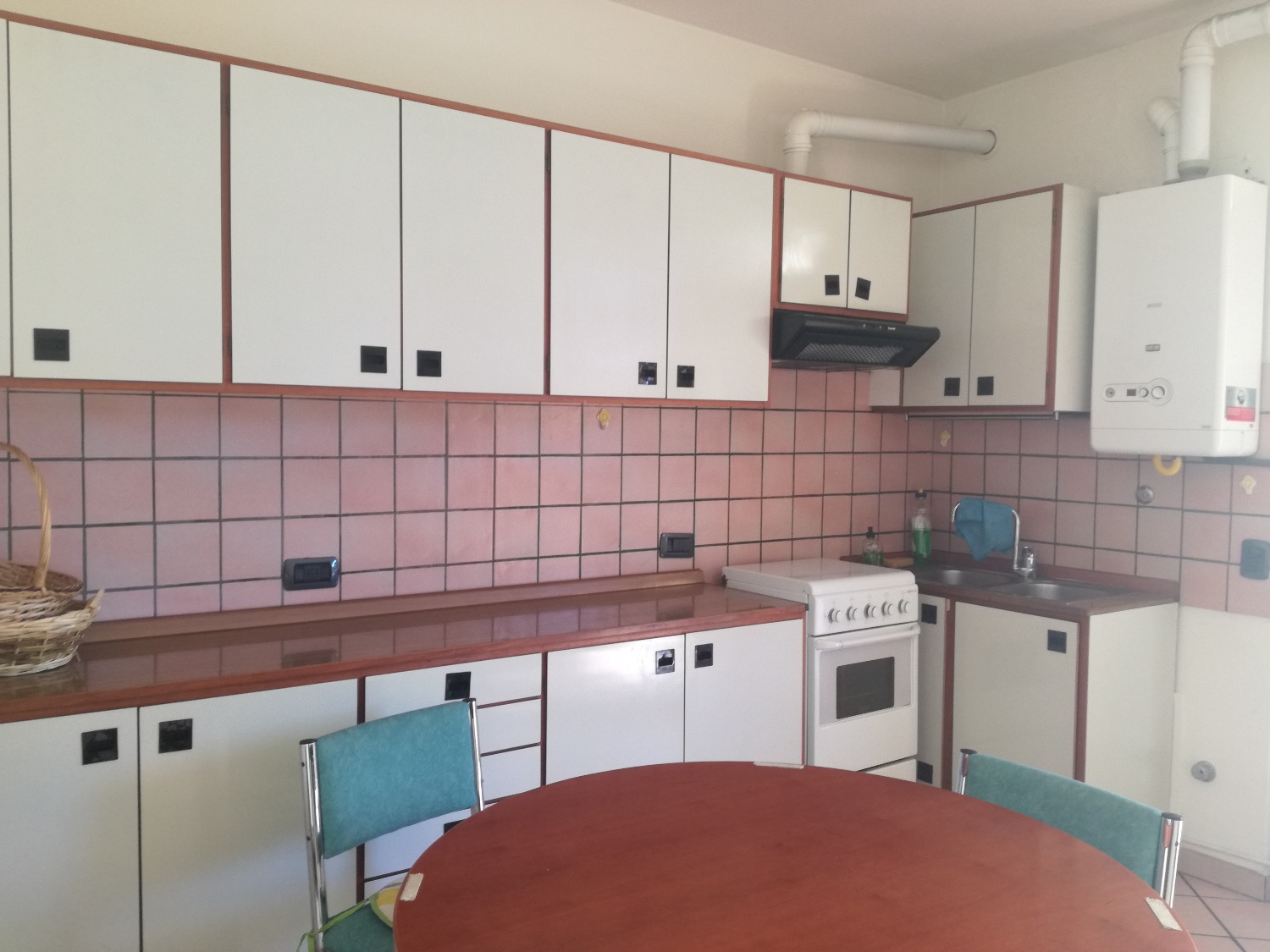 A3182 MAGENTA Centro: 3 LOCALI arredato in CORTE € 450