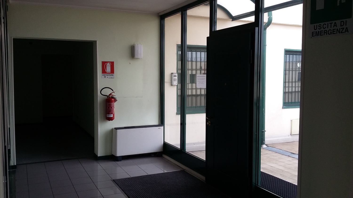 UA902 Magenta: Ufficio con Magazzino, 470 mq, € 3.400