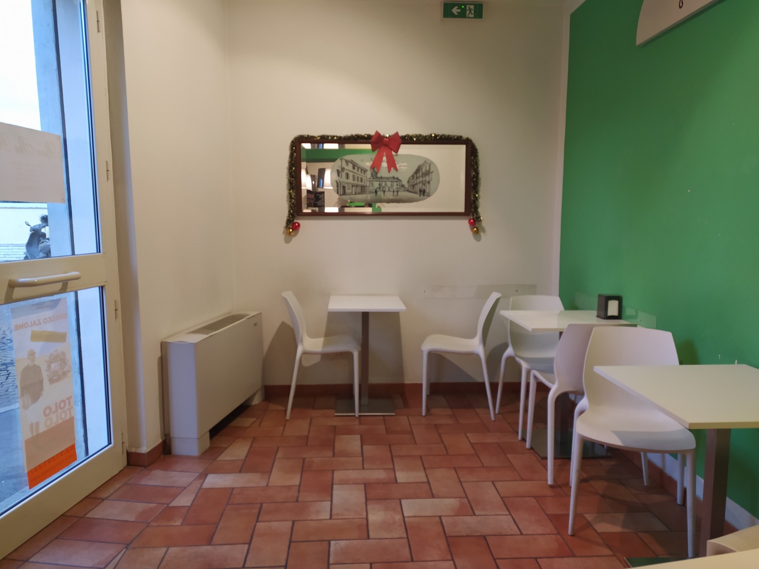 AA203 Magenta Negozio su due piani in centro € 1.100