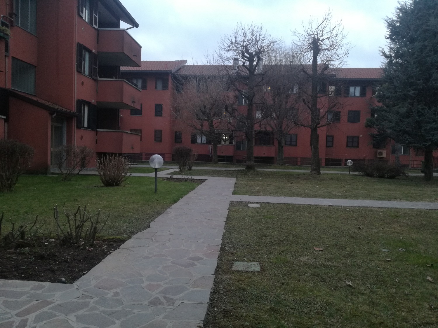 T3274 MAGENTA: TRE LOCALI CON BOX € 124.000