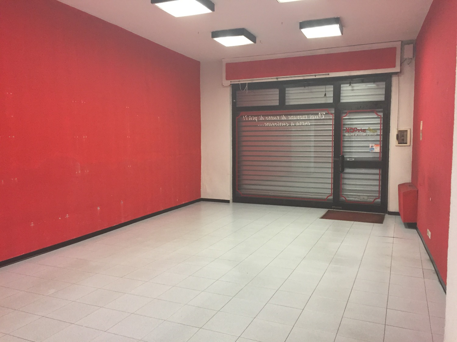 NA208 Magenta: Via Roma Negozio 70 mq € 1.000