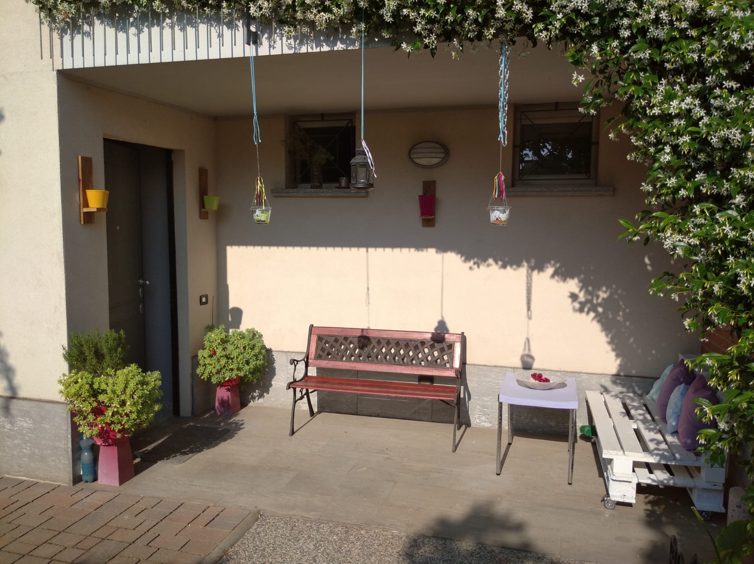 CASOREZZO: Recente Villa con giardino € 205.000