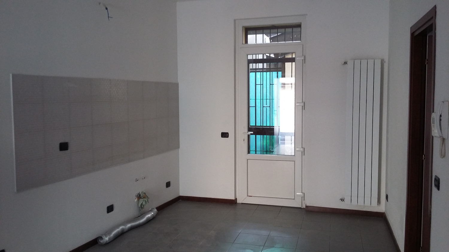 A2169 Magenta: Bilocale in corte € 400