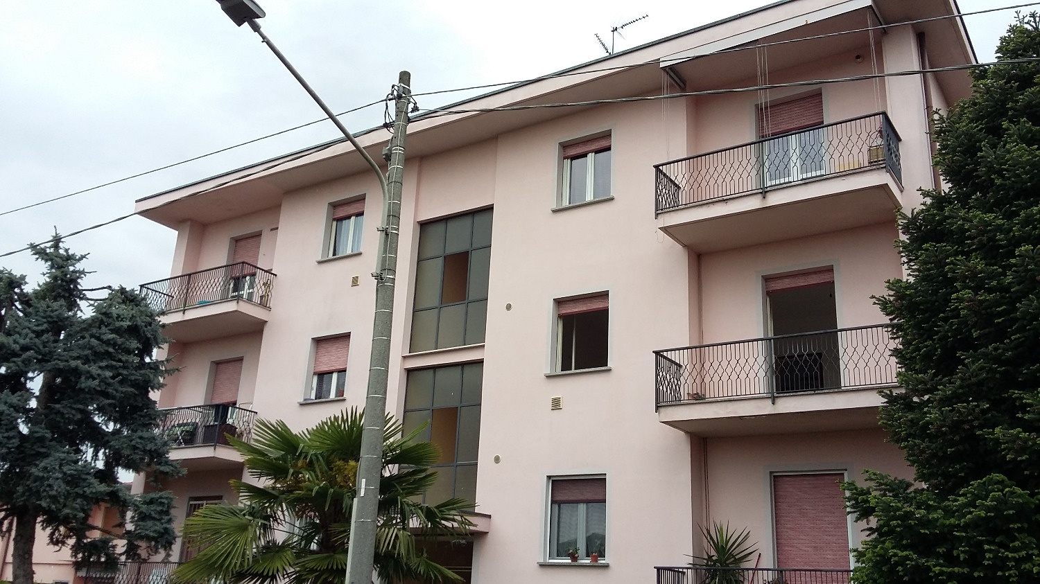 A3185 Marcallo con Casone: 3 locali + box € 500