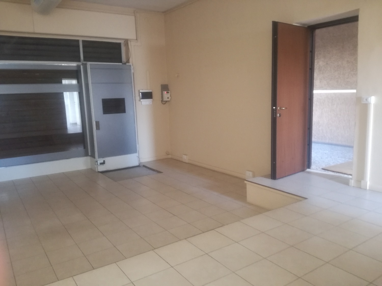 NT203 MAGENTA: NEGOZIO o UFFICIO/STUDIO € 80.000