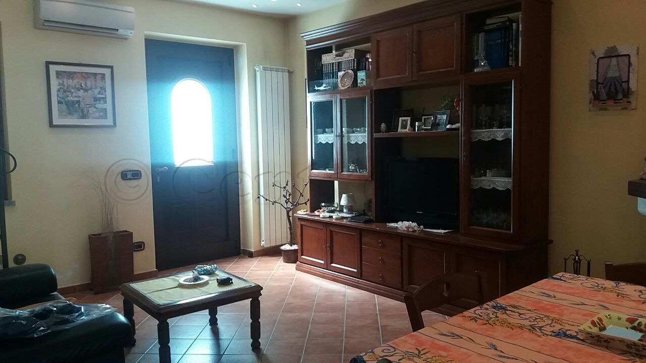 S. STEFANO TICINO: CASA DI CORTE ARREDATA € 550