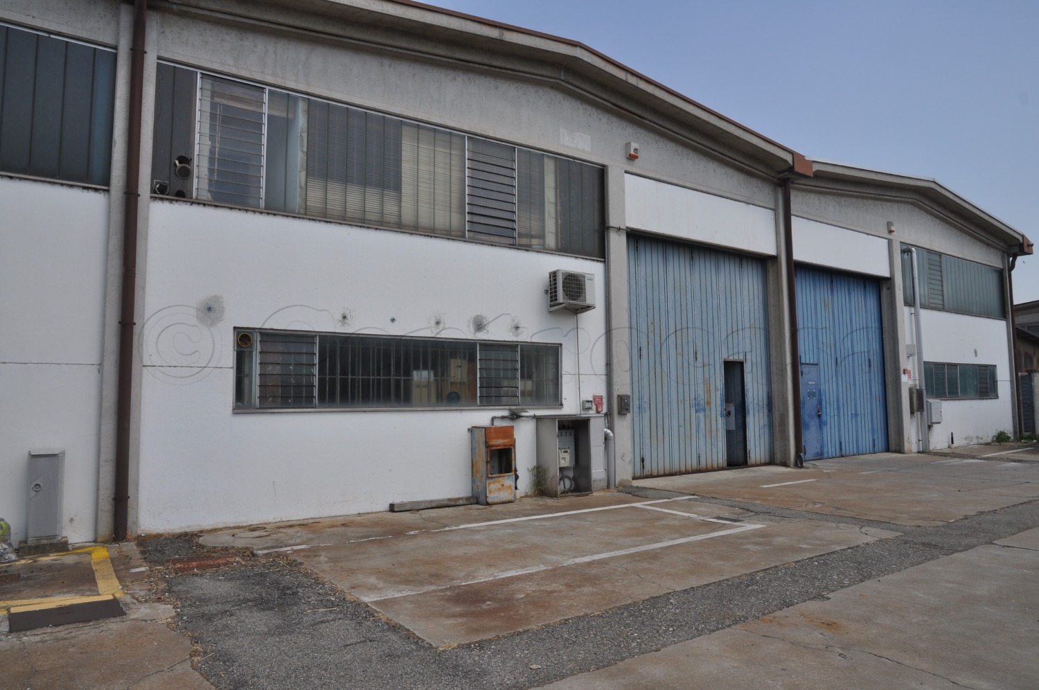 ALBAIRATE: Capannone con Carroponte € 199.000 Zona Ind