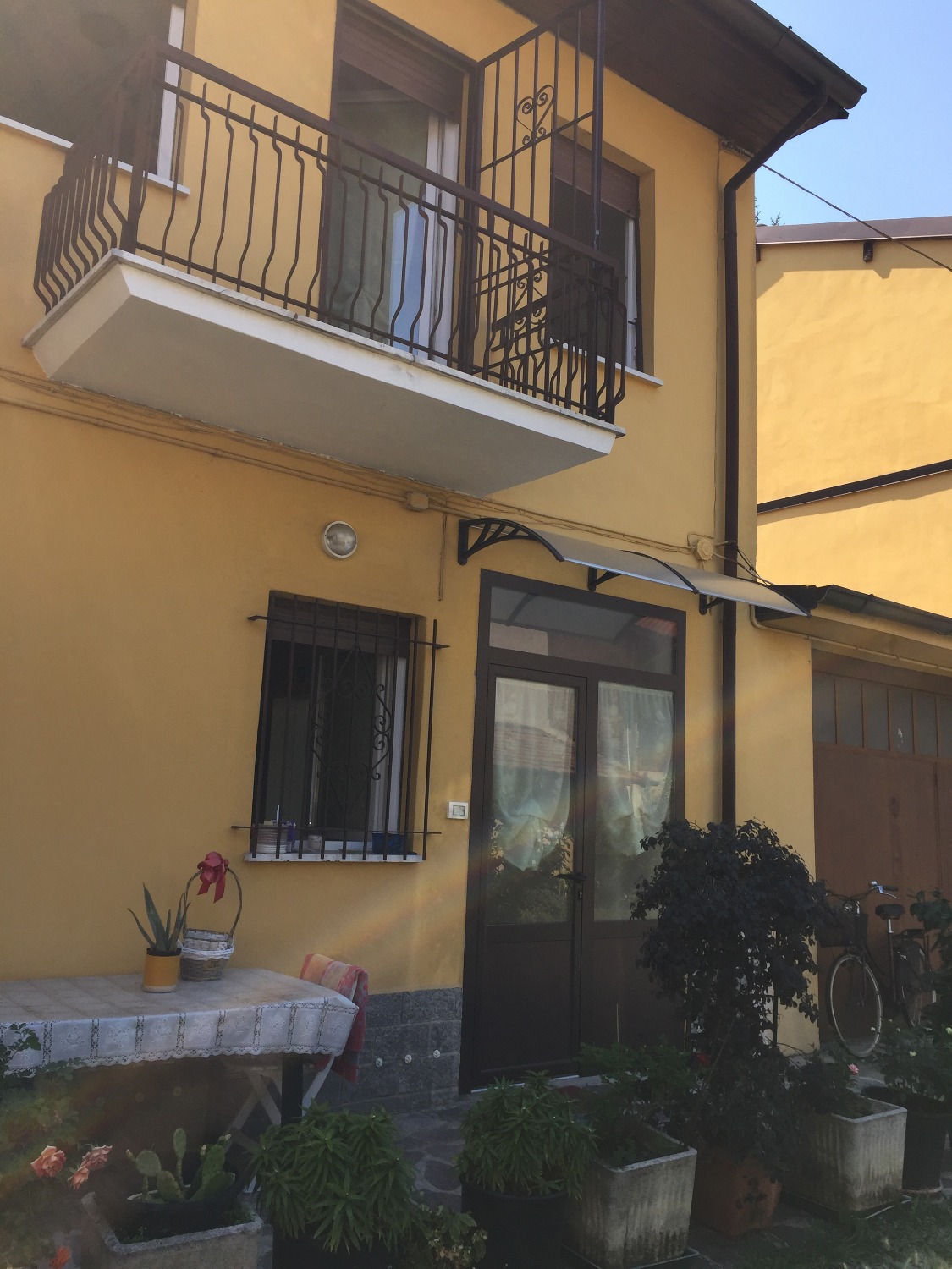 A2332 Magenta Centro: Casa di corte arredata € 550