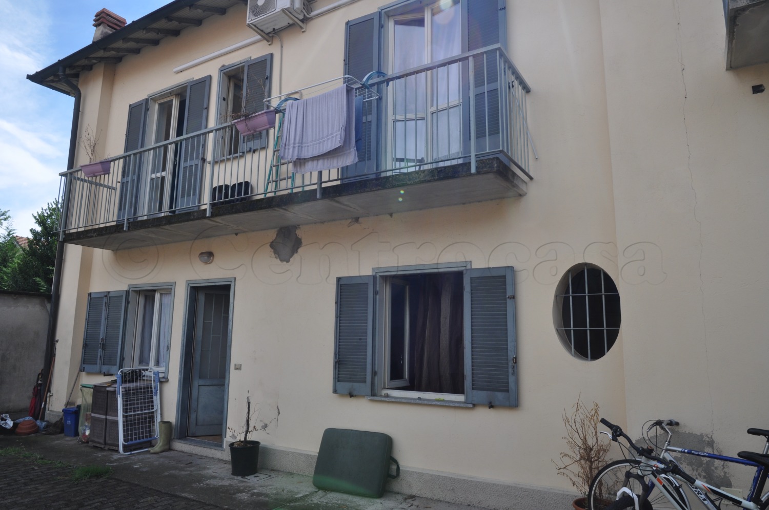 ABBIATEGRASSO: Casa indipendente su due livelli € 600