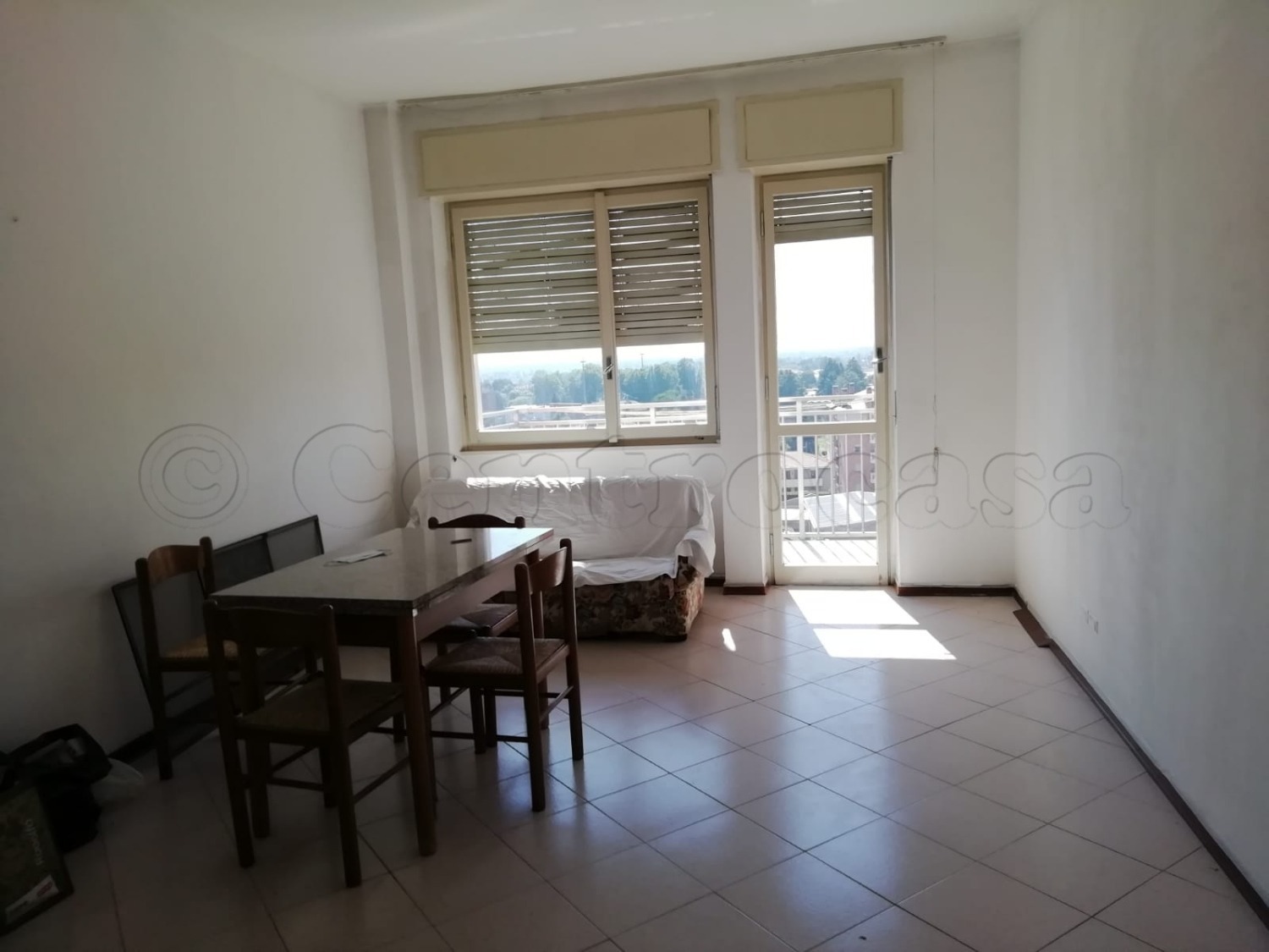 ABBIATEGRASSO:  2 locali non arredato in Centro € 500