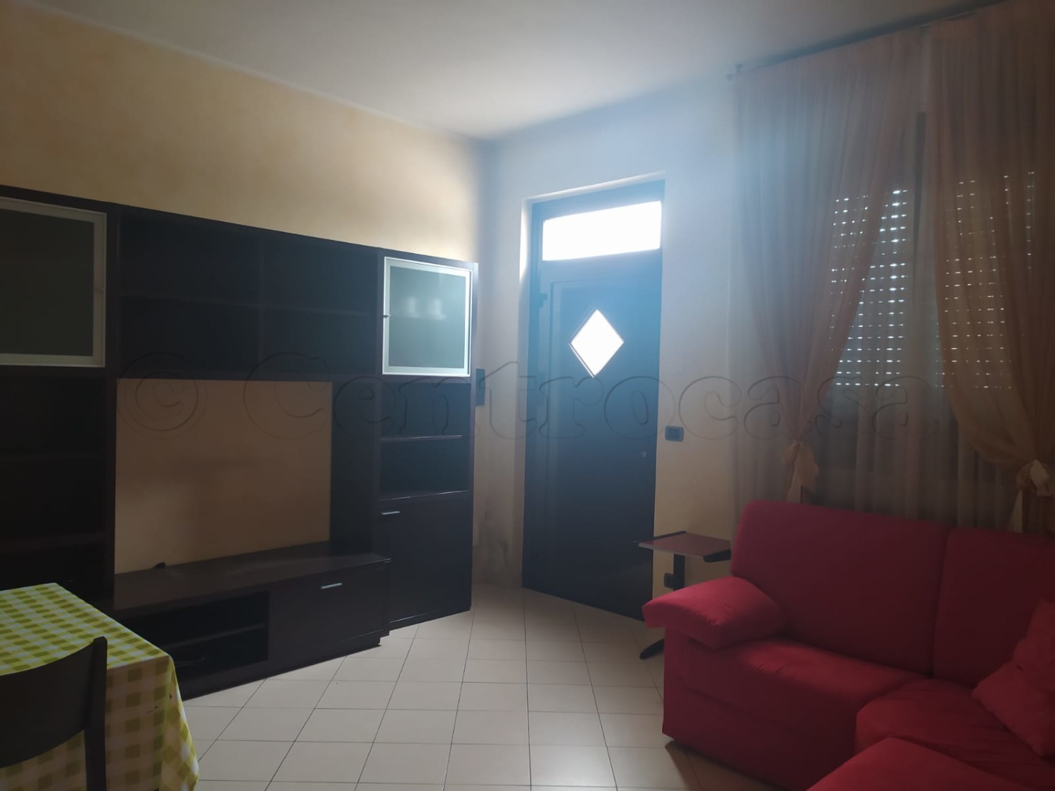 MAGENTA: 2 LOCALI ARREDATO INDIPENDENTE IN CORTE € 500