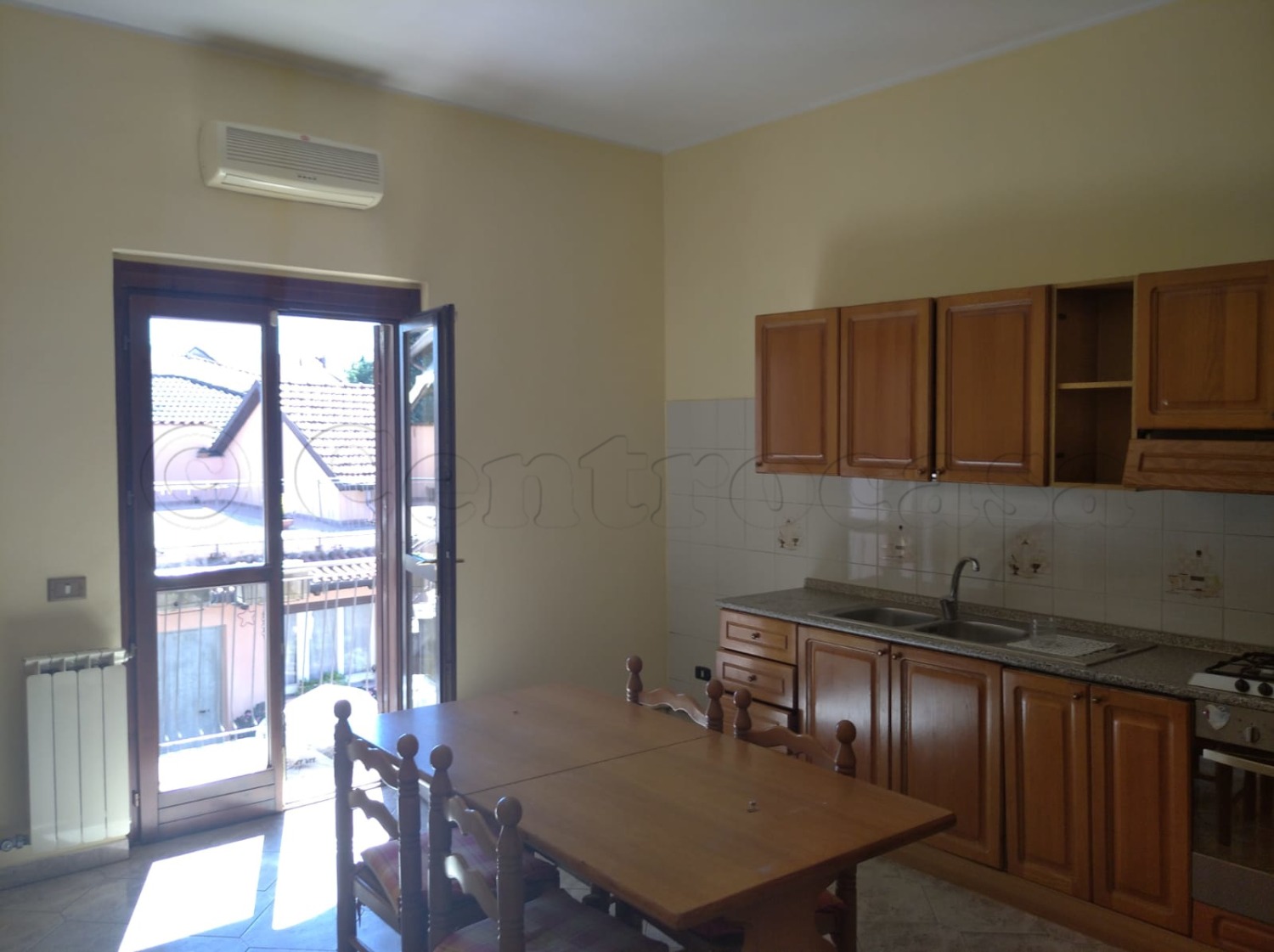 OSSONA: TRILOCALE IN CORTE CON CUCINA ARREDATA € 550