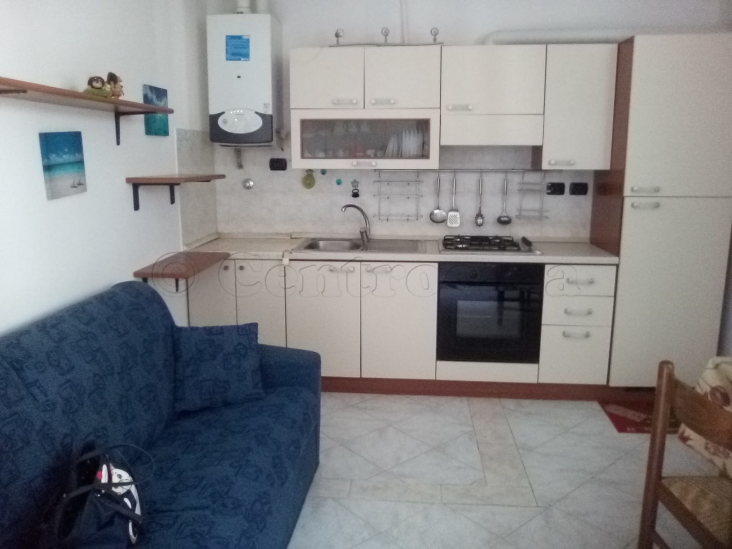 MAGENTA: TRILOCALE CON DOPPI SERVIZI IN CORTE € 89.000