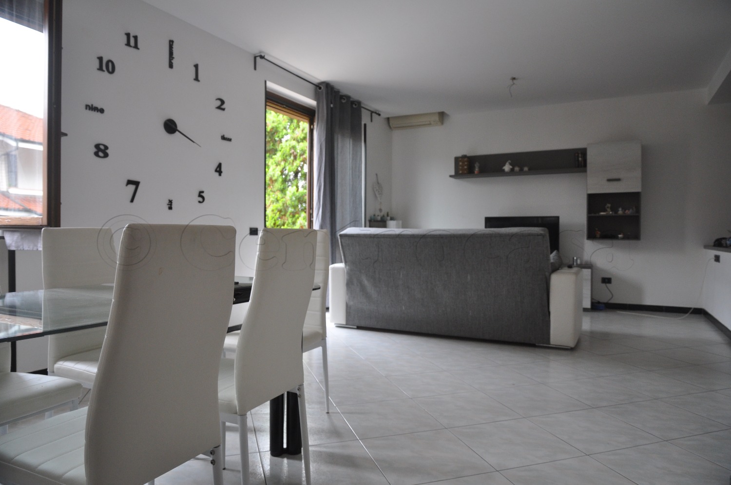 MAGENTA: IN VILLA 3 LOCALI ARREDATO + BOX € 650