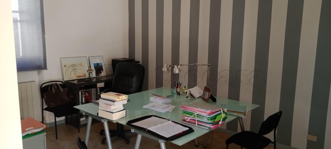 CORBETTA: UFFICIO/STUDIO IN CENTRO PAESE € 350