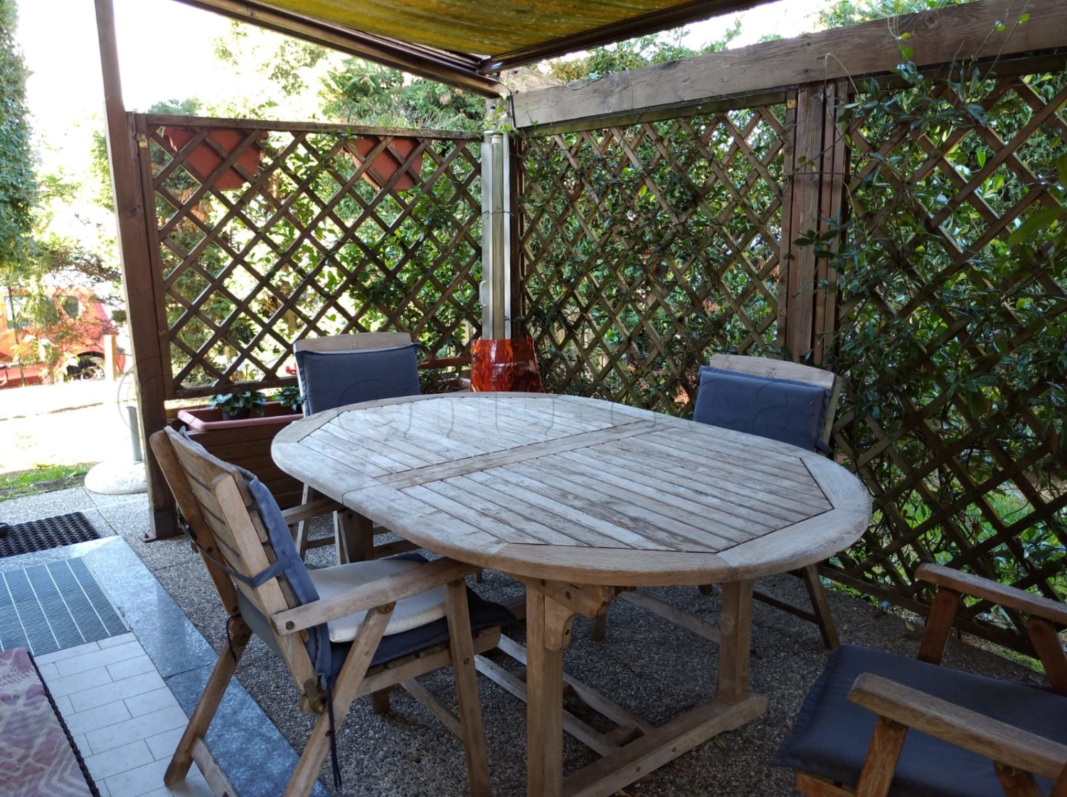 ROBECCO S/N: VILLA DI TESTA CON GIARDINO € 205.000