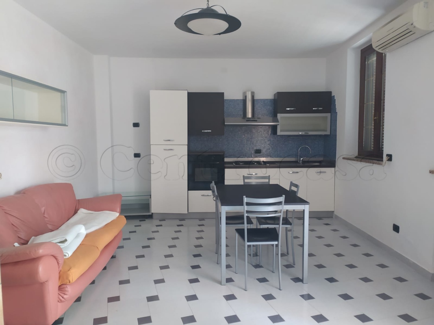 MAGENTA: CASA INDIPENDENTE CON BOX € 120.000