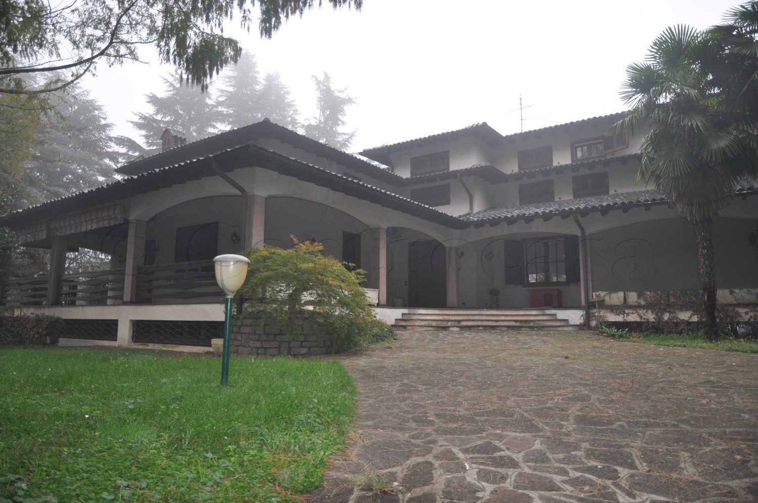 BOFFALORA: VILLA CON PARCO EDIFICABILE € 890.000