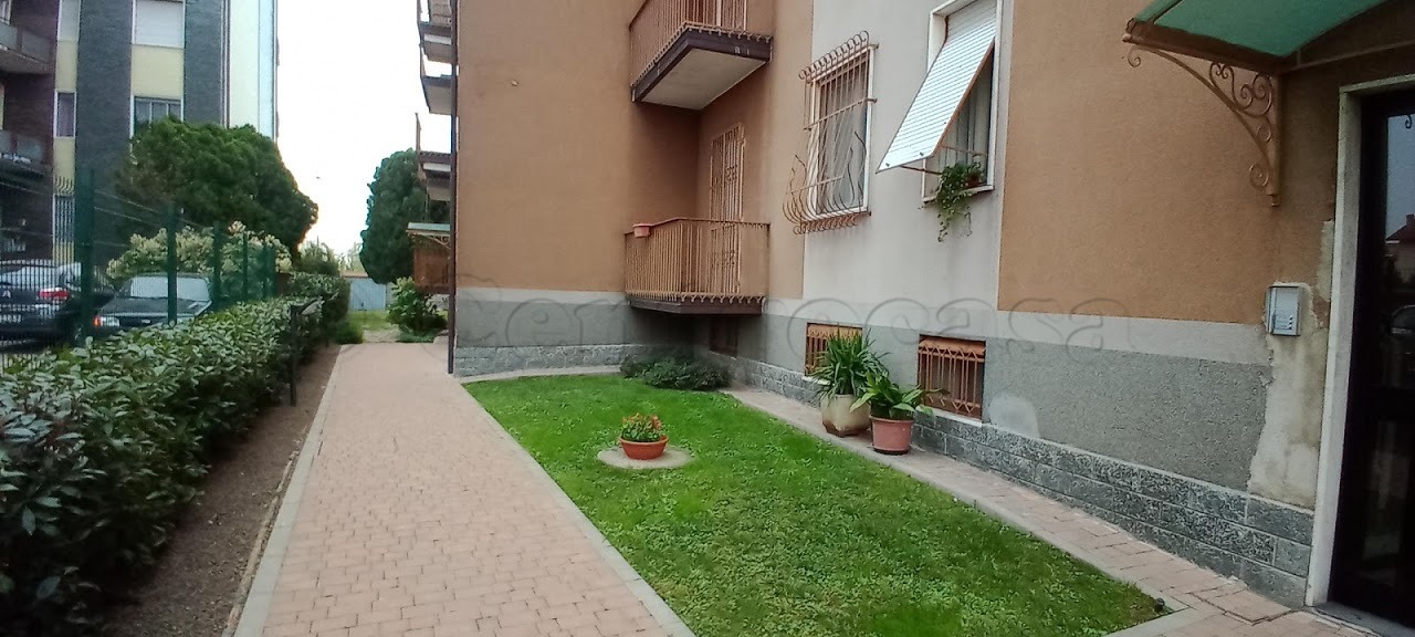 MAGENTA:  2 LOCALI ARREDATO € 600 TUTTO INCLUSO