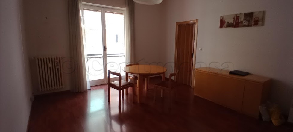 MAGENTA: IN CENTRO 2 LOCALI PARZIALMENTE ARREDATO € 450