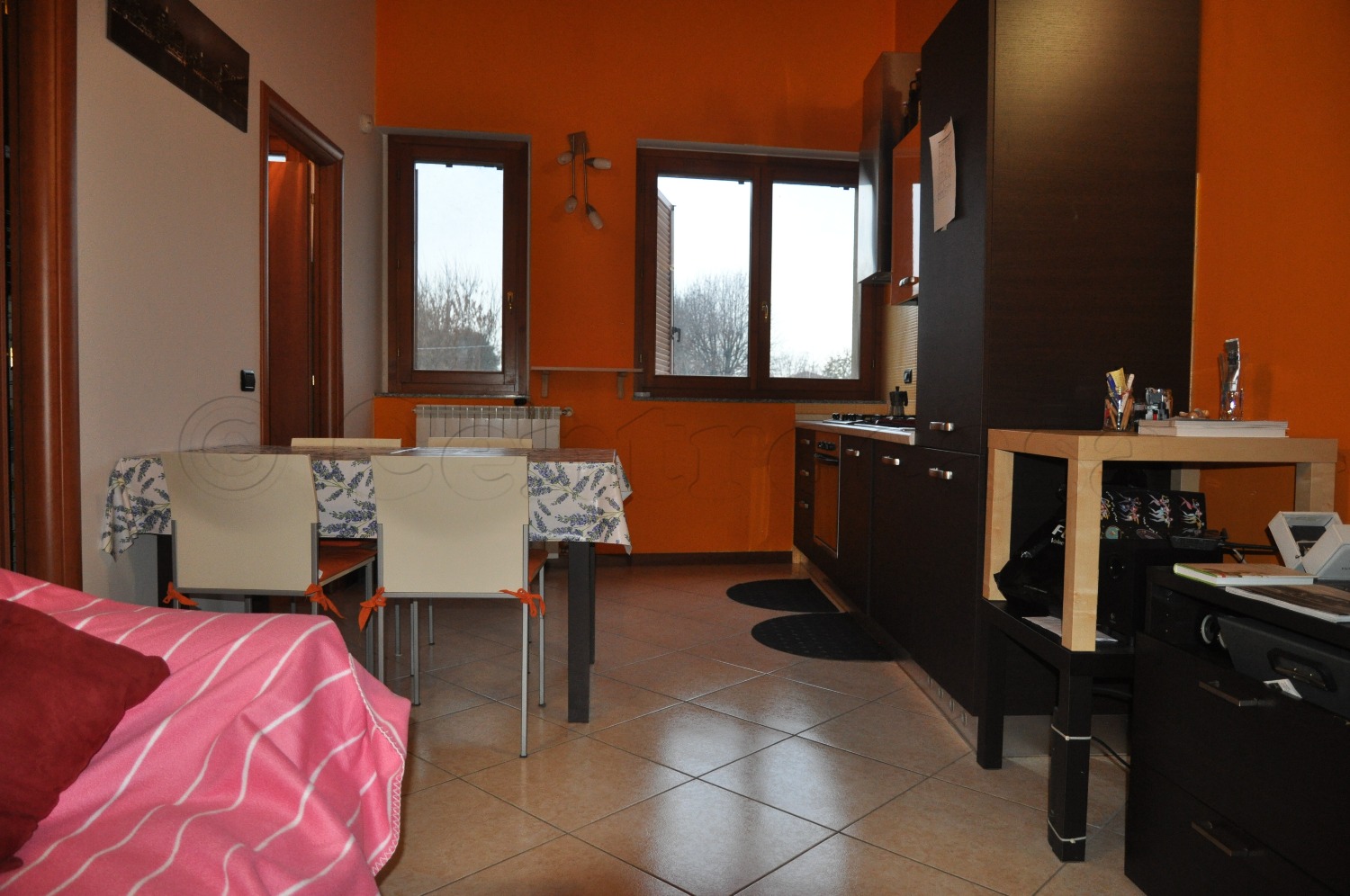CORBETTA: 2 LOCALI CON CLIMA E ALLARME € 105.000