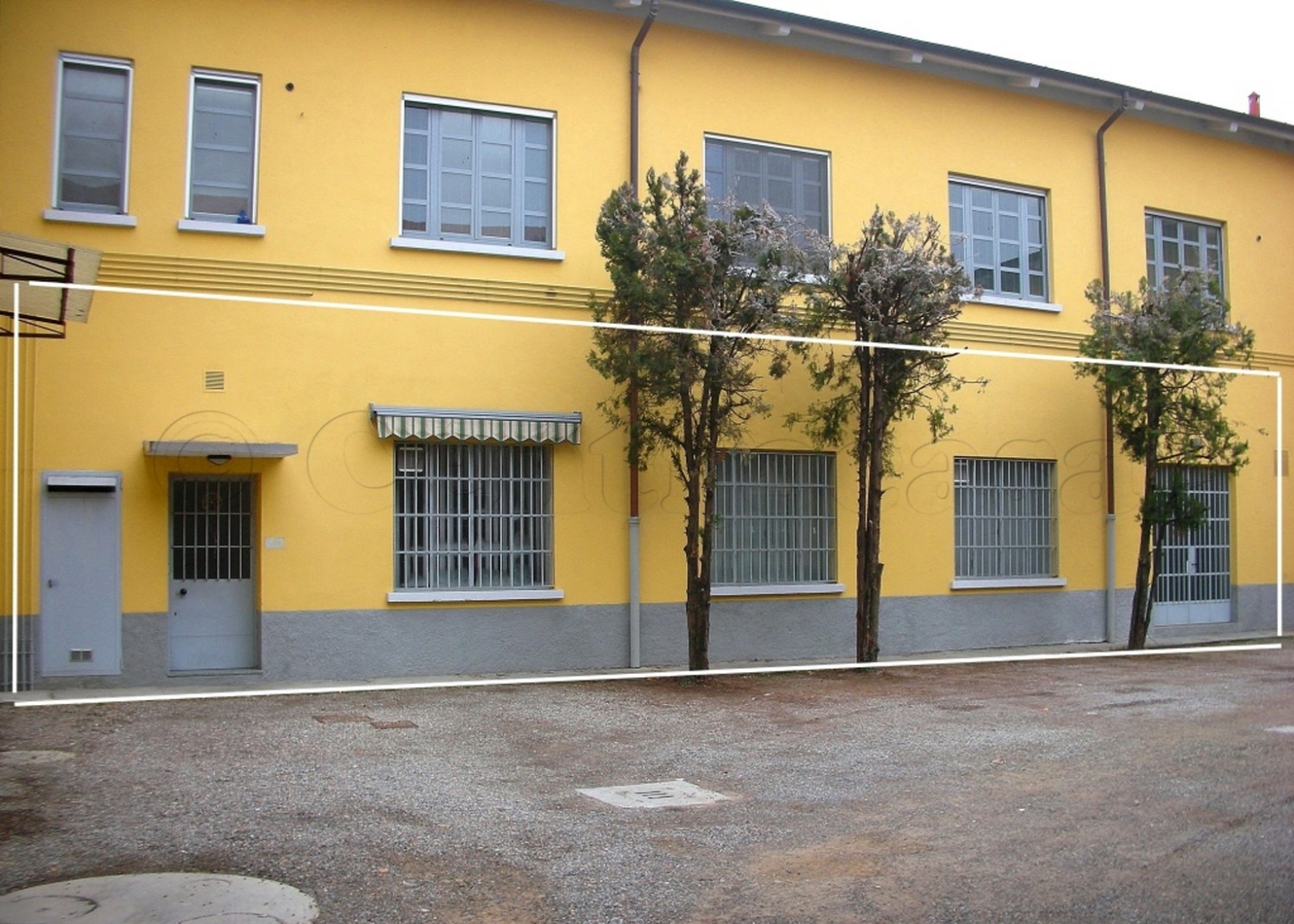 MAGENTA: LABORATORIO CON UFFICI € 120.000