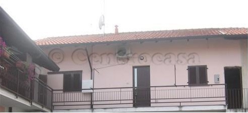 MAGENTA CENTRO: BILOCALE ARREDATO IN CORTE € 450