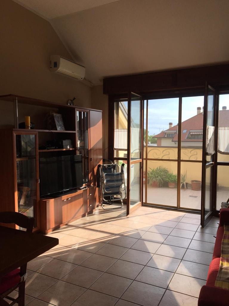 MAGENTA: RECENTE BILOCALE ULTIMO PIANO € 109.000