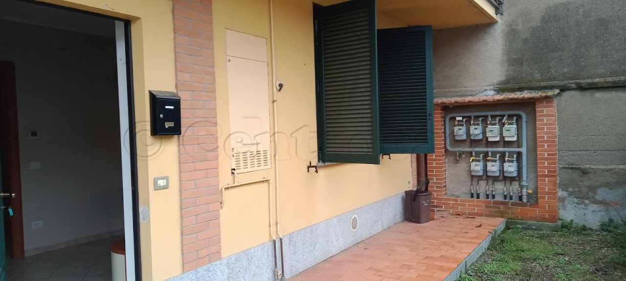 MARCALLO: BLOCALE ARREDATO IN CORTE a CASONE € 400