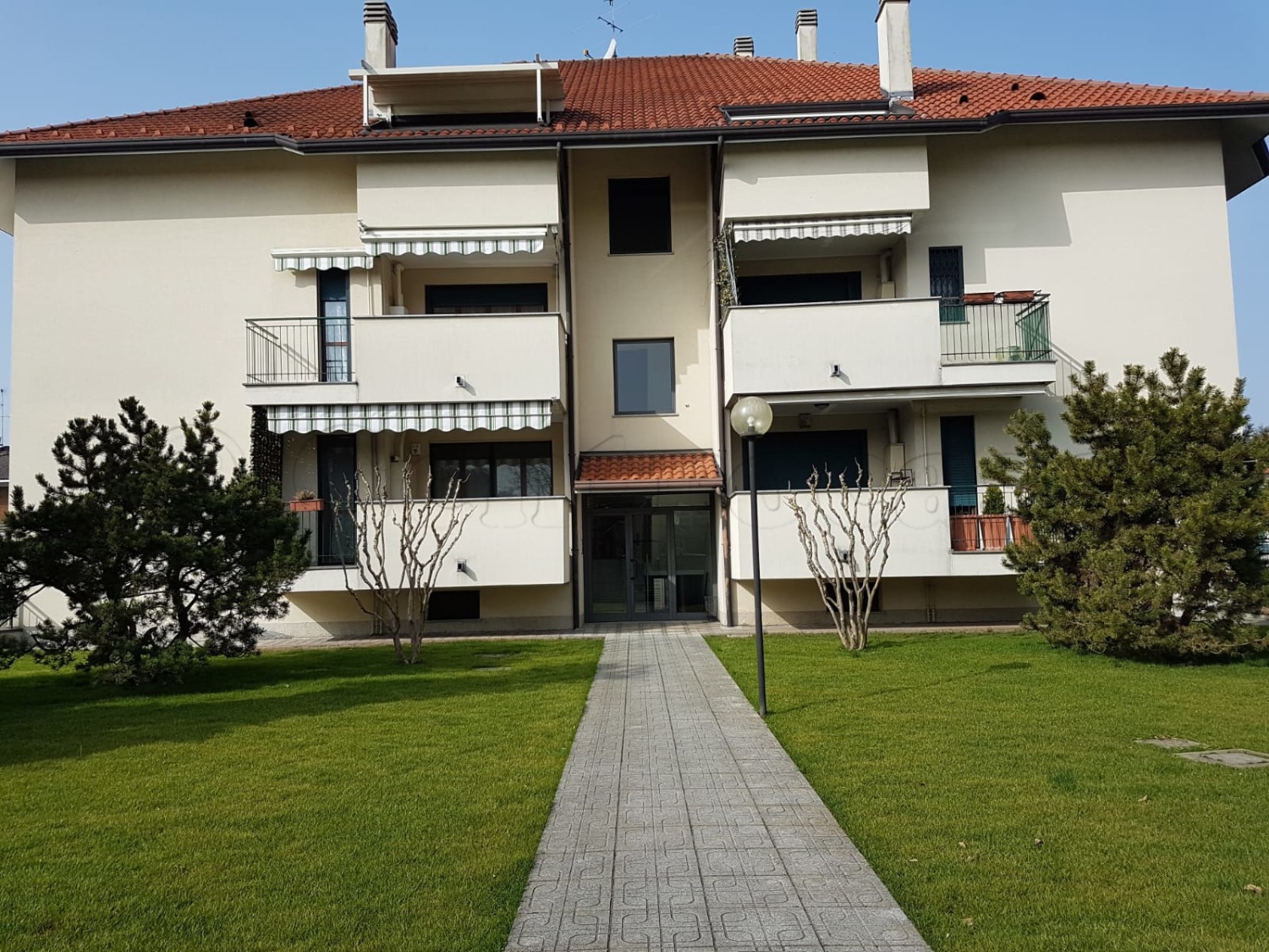 MAGENTA: MONOLOCALE + BOX DOPPIO € 75.000