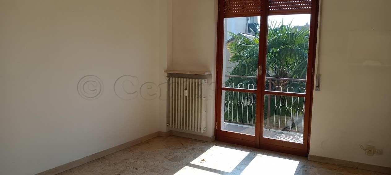 ABBIATEGRASSO: 2 LOCALI NON ARREDATO € 500