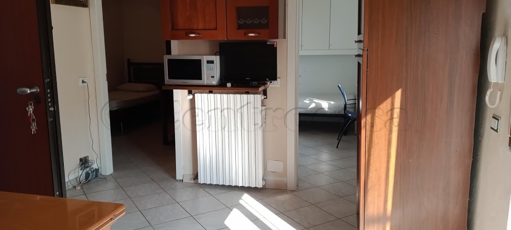 MAGENTA: STANZA ARREDATA in CONDIVISIONE € 350