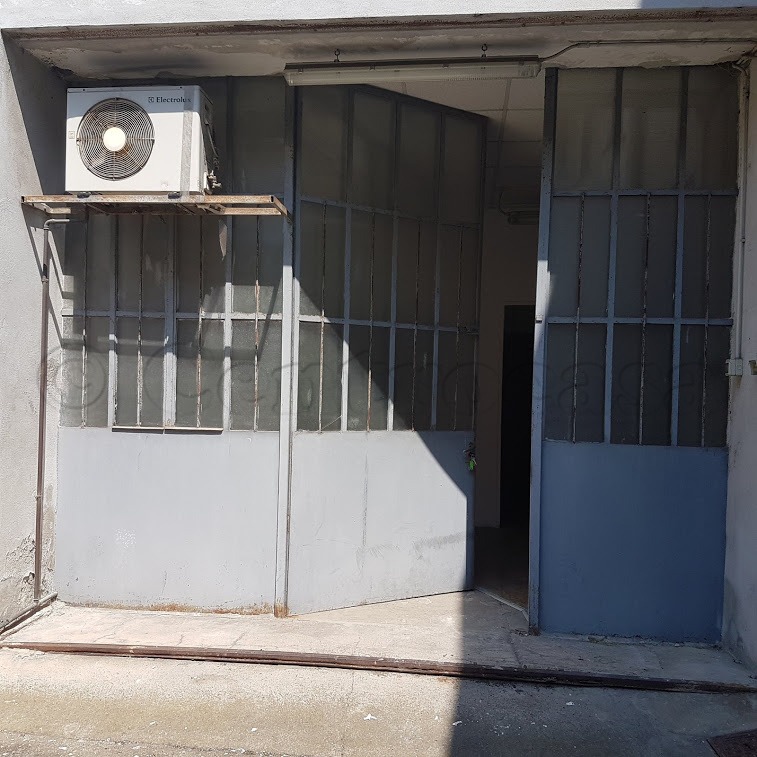 MAGENTA: LABORATORIO CON UFFICIO IN CENTRO € 400