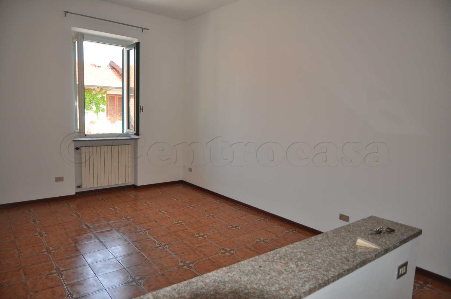 MAGENTA: 3 LOCALI SEMINDIPENDENTE € 600