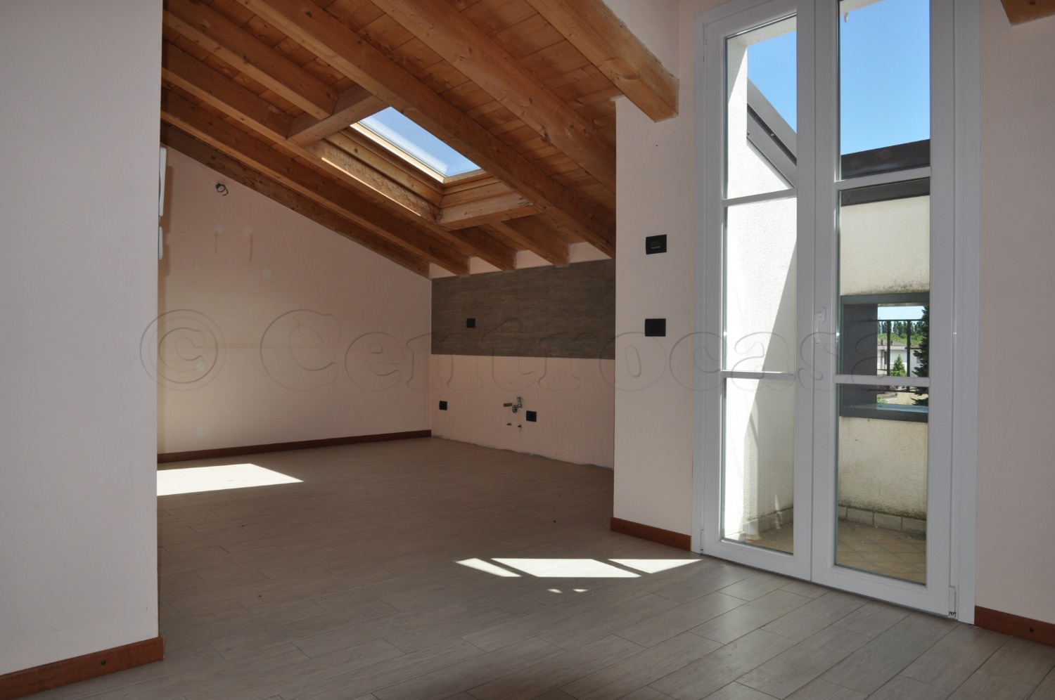 CORBETTA: BILOCALE NON ARREDATO CON BOX €450