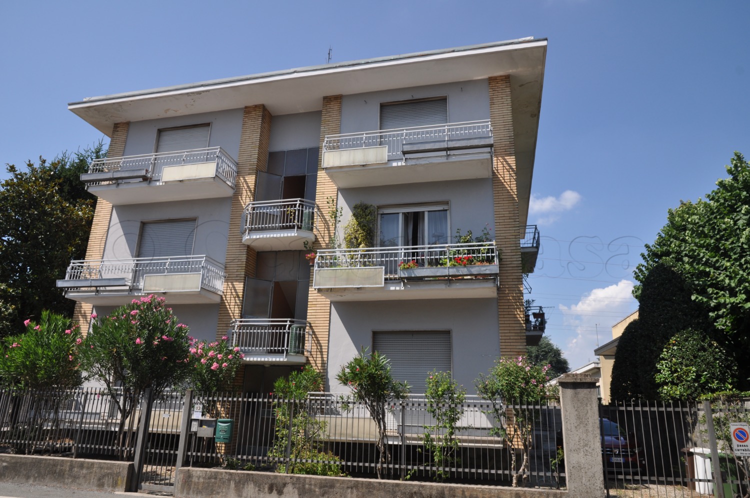 MAGENTA: 3 LOCALI + BOX DA RISTRUTTURARE € 87.000