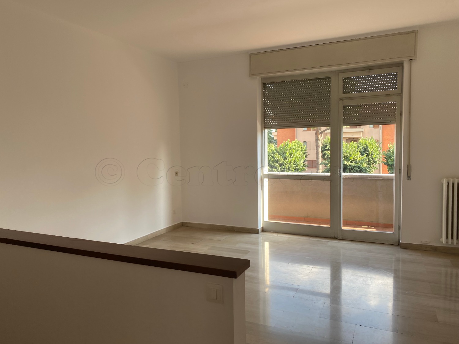 MAGENTA: 3 LOCALI + BOX € 400