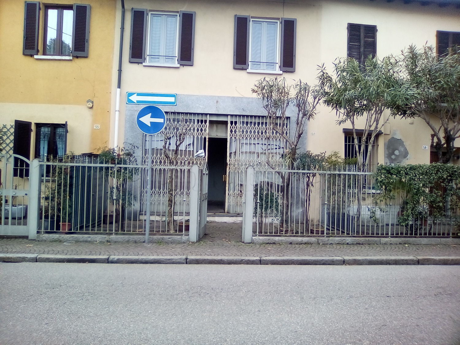 CORBETTA: IN CENTRO NEGOZIO DA RISTRUTTURARE € 59.000