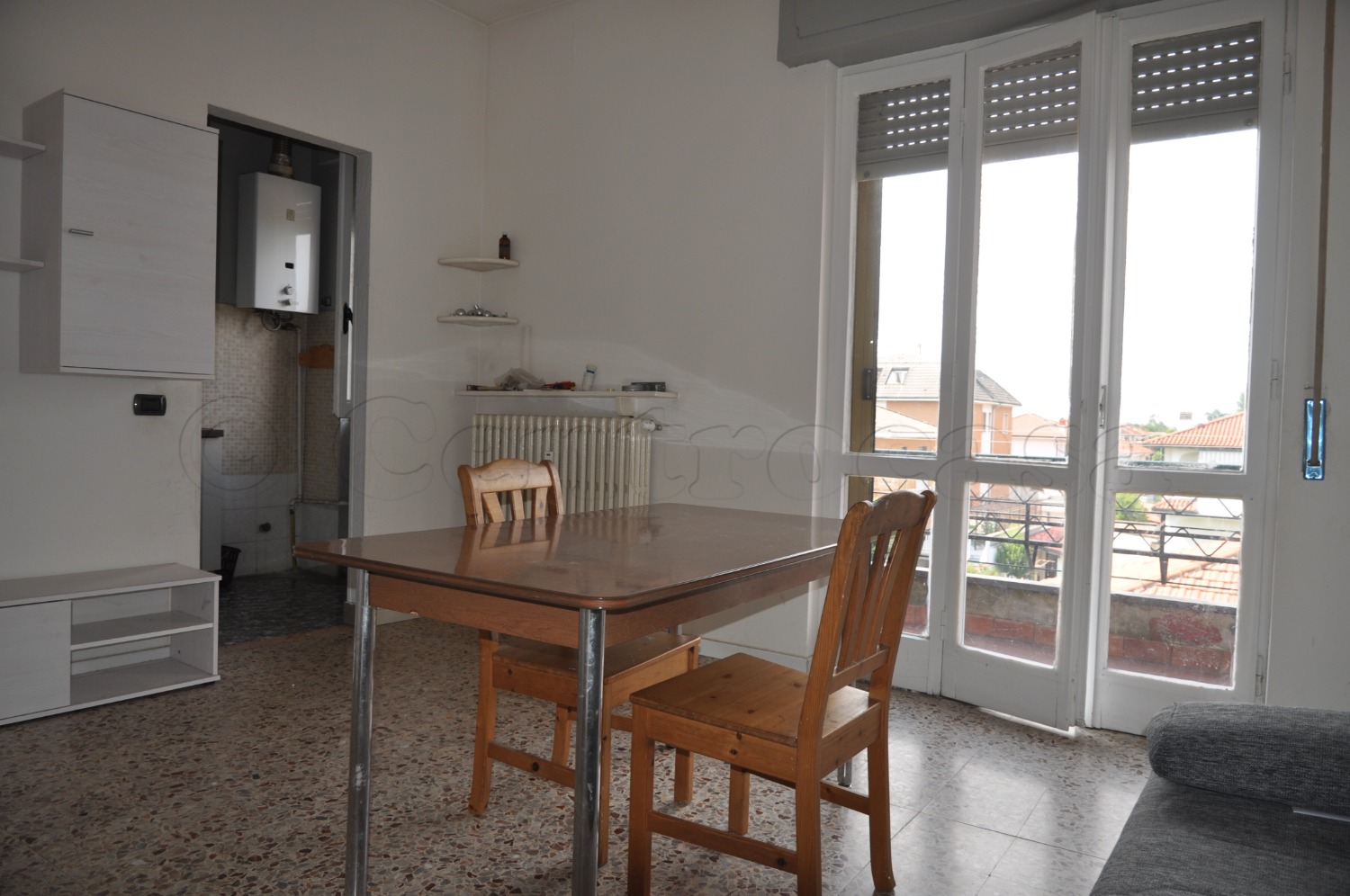 MAGENTA: 2 LOCALI ARREDATO CON BOX € 550